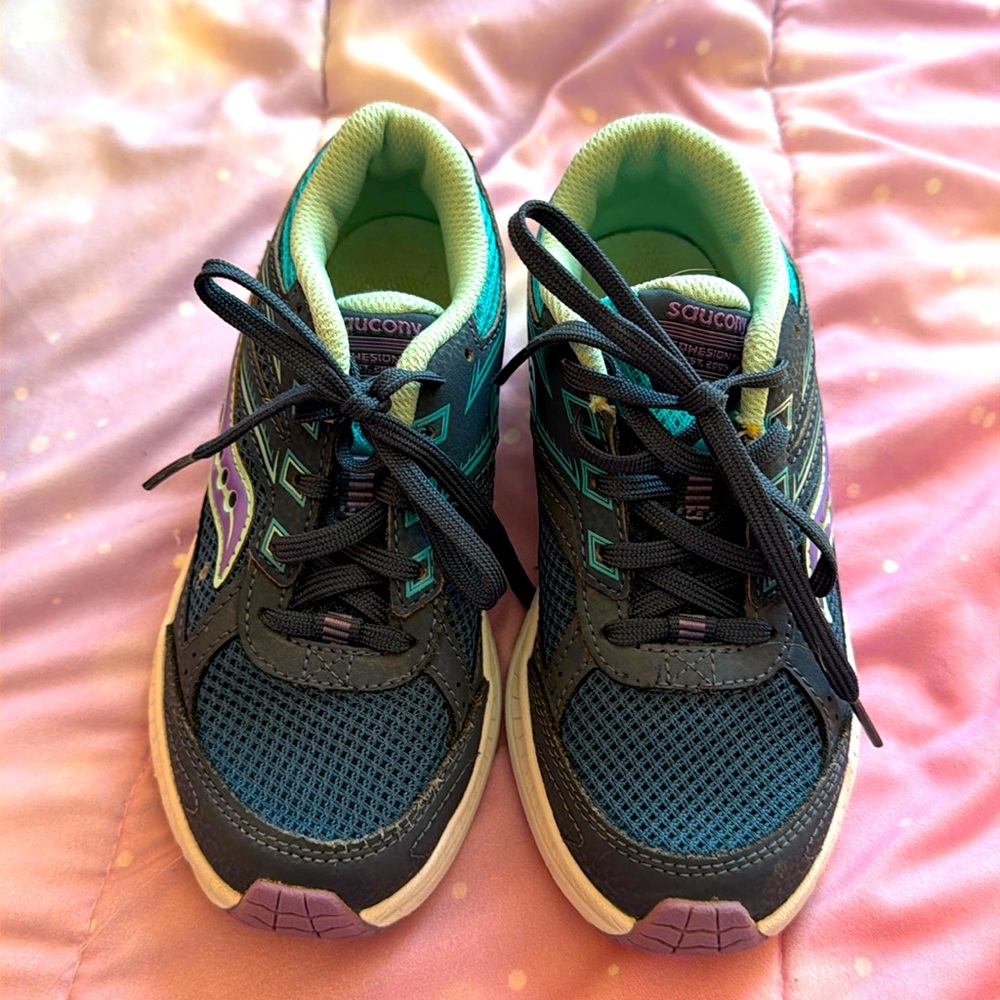 Saucony kids sneakers only used indoors
